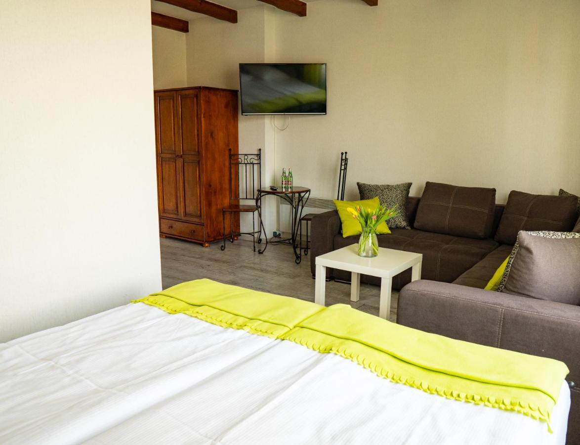 Bed and Breakfast Rancho Мала Нешавка Екстер'єр фото