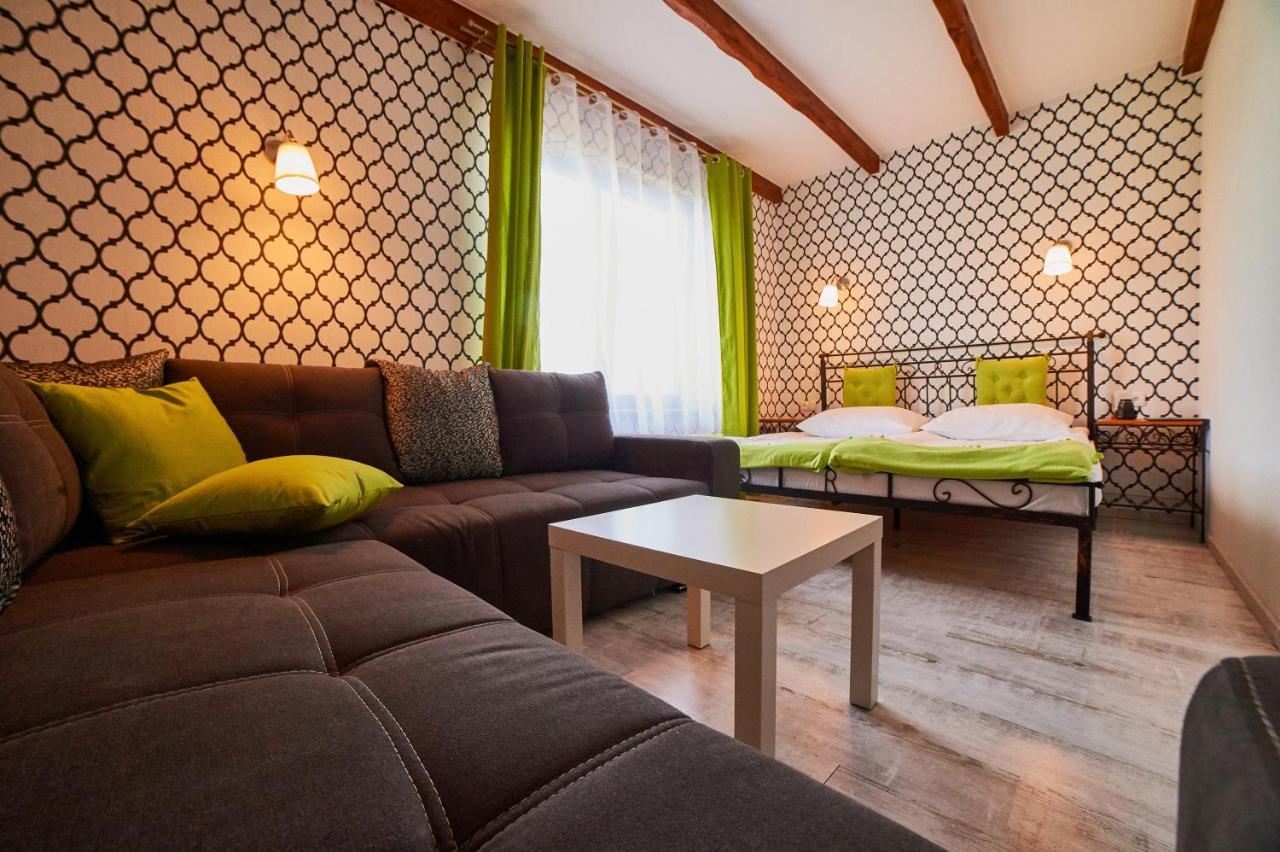 Bed and Breakfast Rancho Мала Нешавка Екстер'єр фото